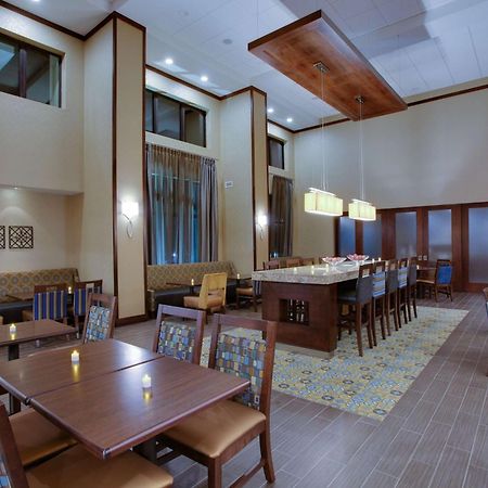 Hampton Inn & Suites Philadelphia/Bensalem Exterior photo