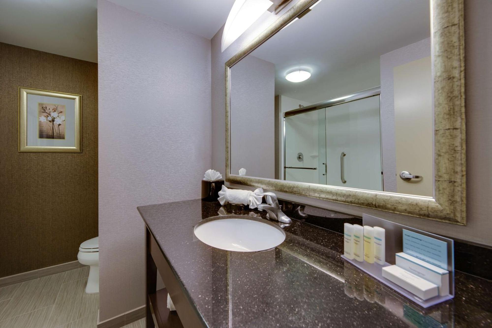 Hampton Inn & Suites Philadelphia/Bensalem Exterior photo