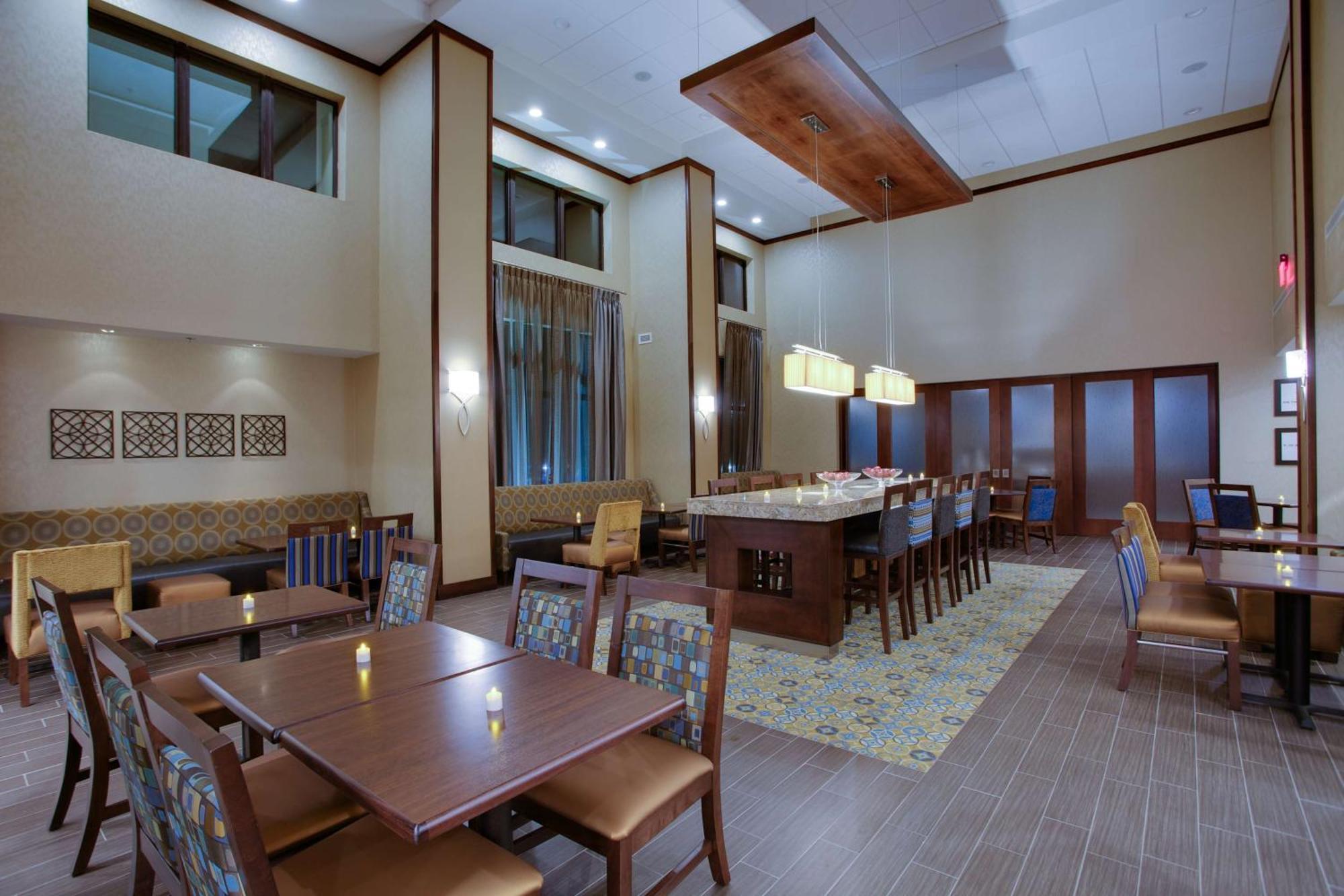 Hampton Inn & Suites Philadelphia/Bensalem Exterior photo