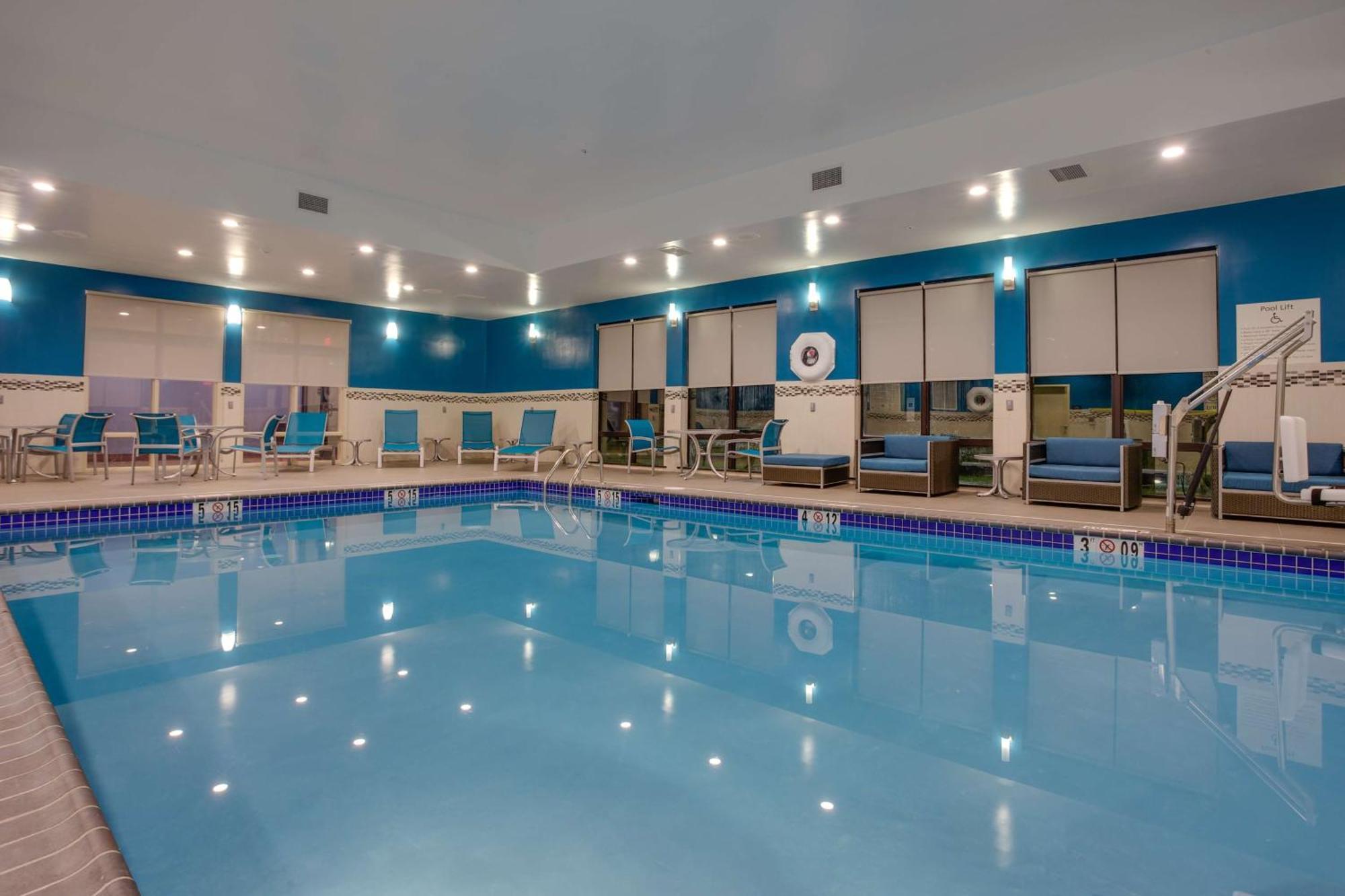 Hampton Inn & Suites Philadelphia/Bensalem Exterior photo