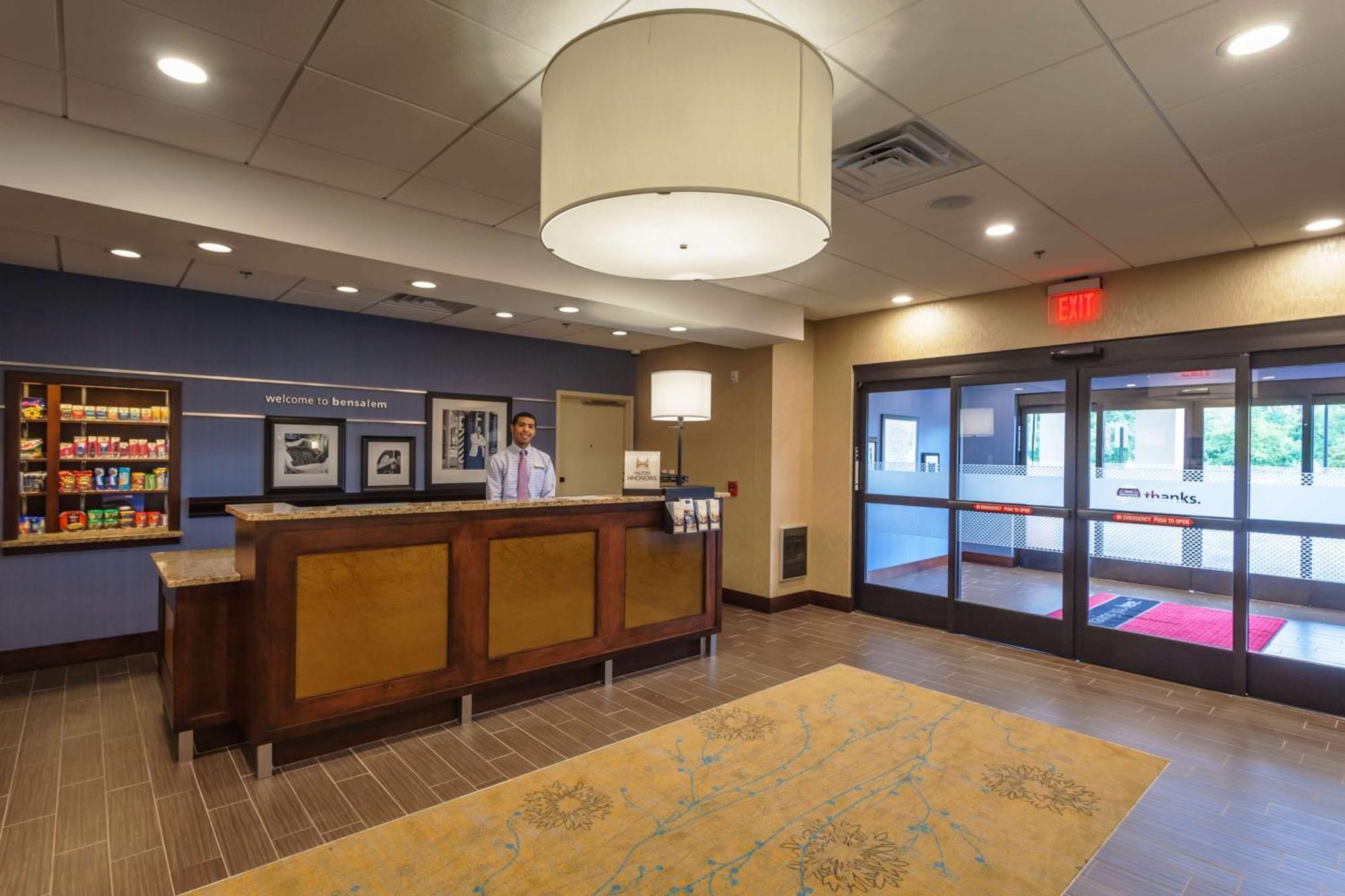 Hampton Inn & Suites Philadelphia/Bensalem Exterior photo
