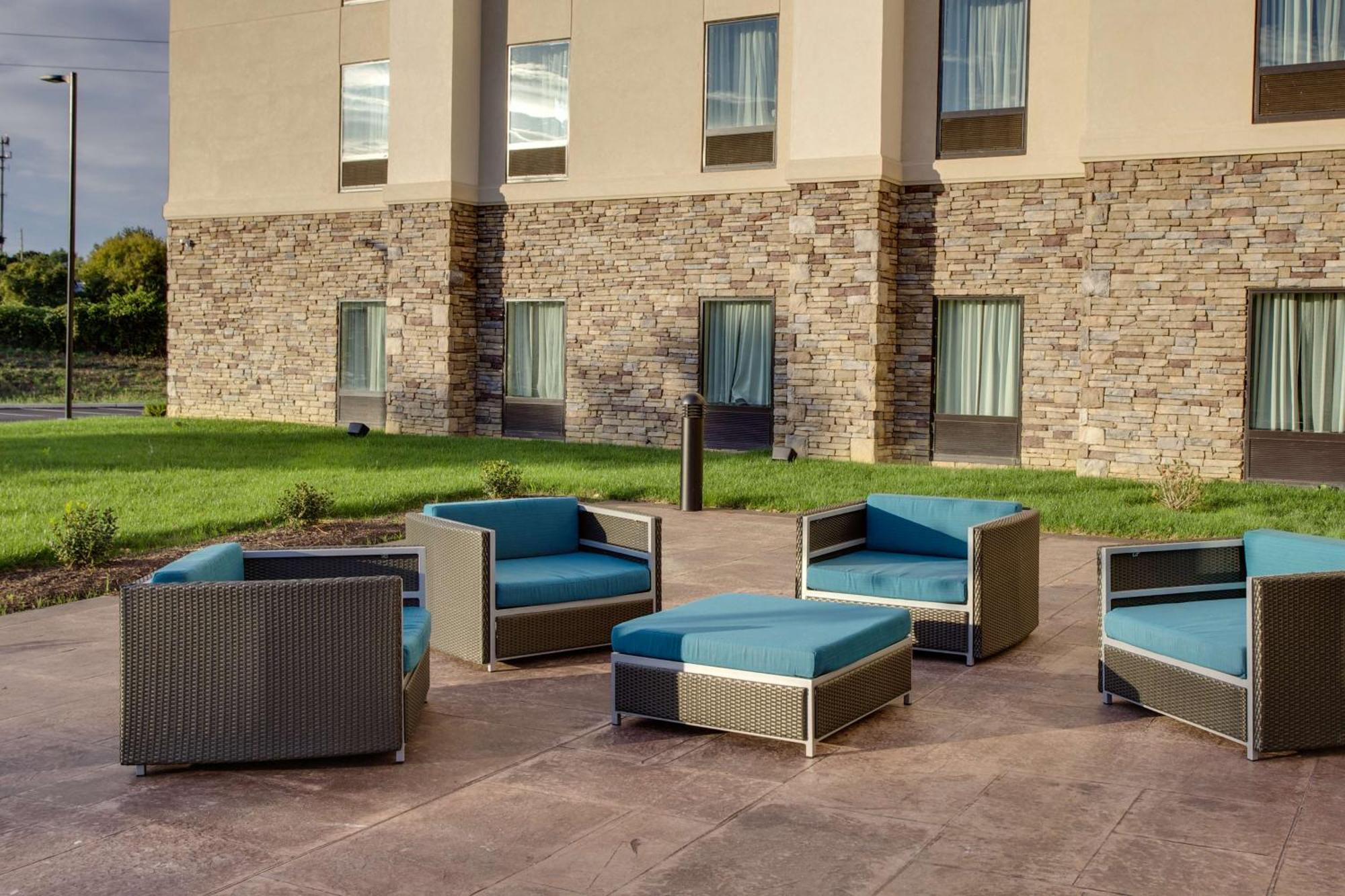 Hampton Inn & Suites Philadelphia/Bensalem Exterior photo