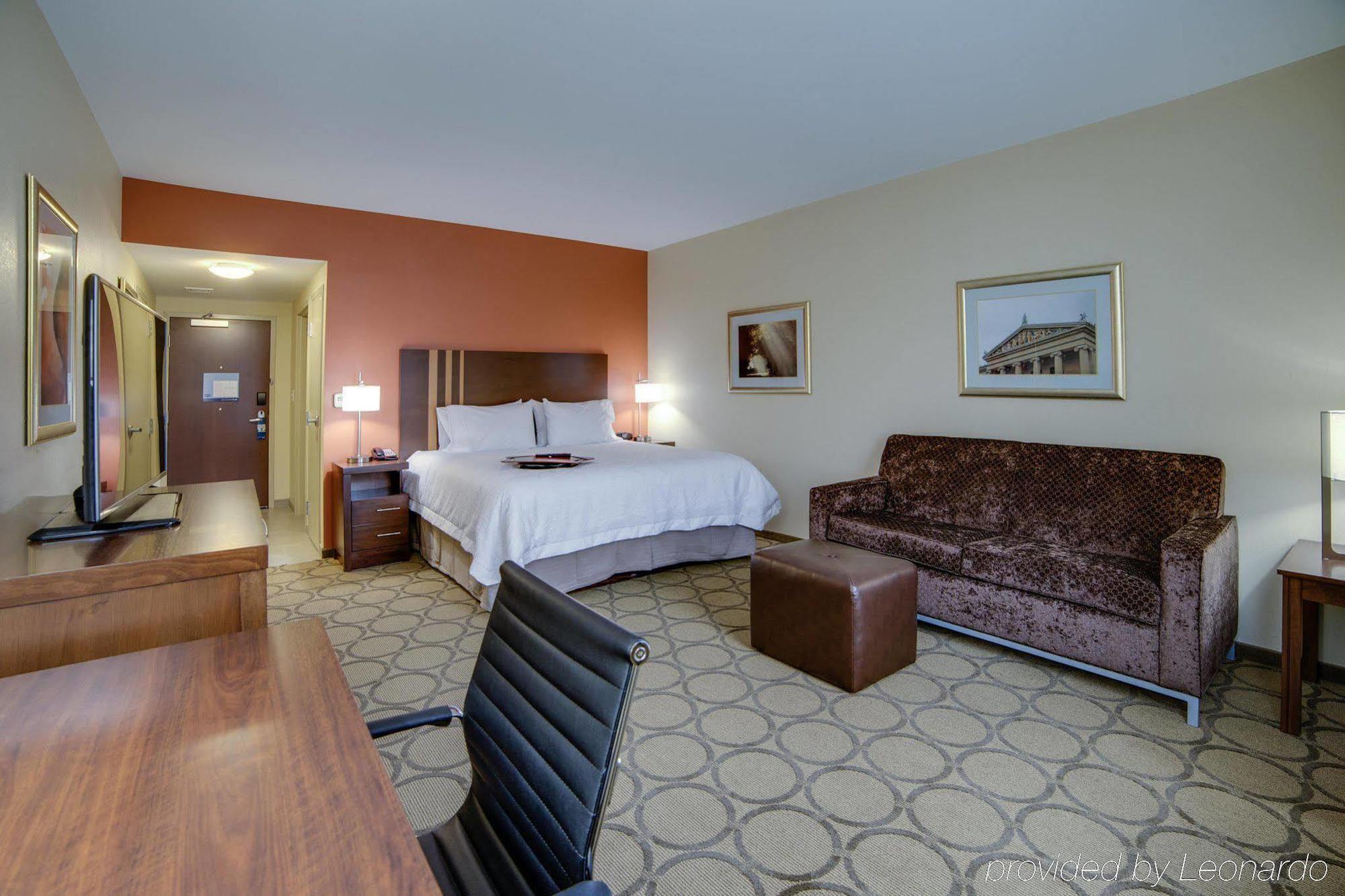Hampton Inn & Suites Philadelphia/Bensalem Exterior photo
