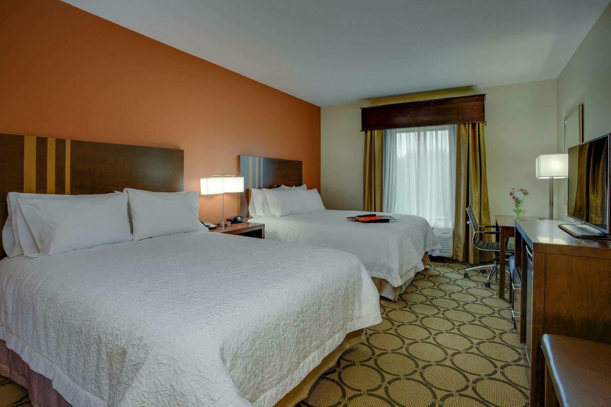 Hampton Inn & Suites Philadelphia/Bensalem Exterior photo